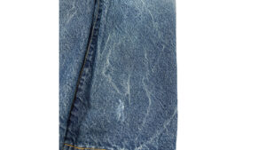 ビンテージ加工　シワ加工　バギージーンズ　デニムパンツ　 (WOMENS) 　ディテールカット１　株式会社DOORS（ドアーズ）