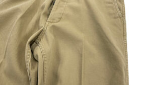 50Sスタイル　チノパンツ（MENS）　ディテールカット2 　株式会社DOORS（ドアーズ）