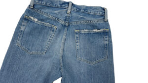 オーガニックコットン　ライトブルーデニムパンツ（WOMENS）　ディテールカット１　株式会社DOORS（ドアーズ）