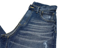 e-flow サスティナブル加工 クラッシュデニムパンツ 　(Womens)　ディテールカット　１　株式会社DOORS（ドアーズ）